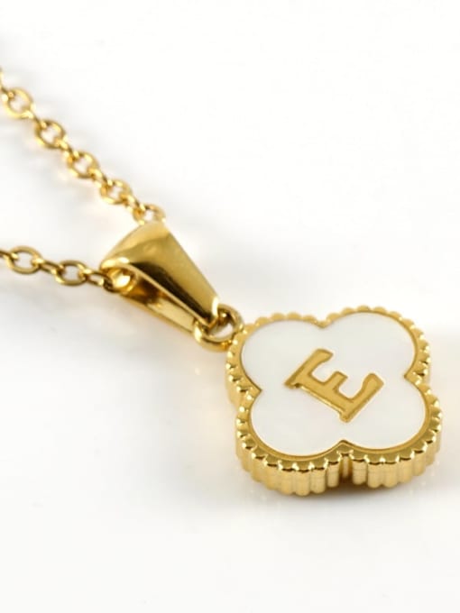 Four Leaf Letter Necklace - E - Tilbehør