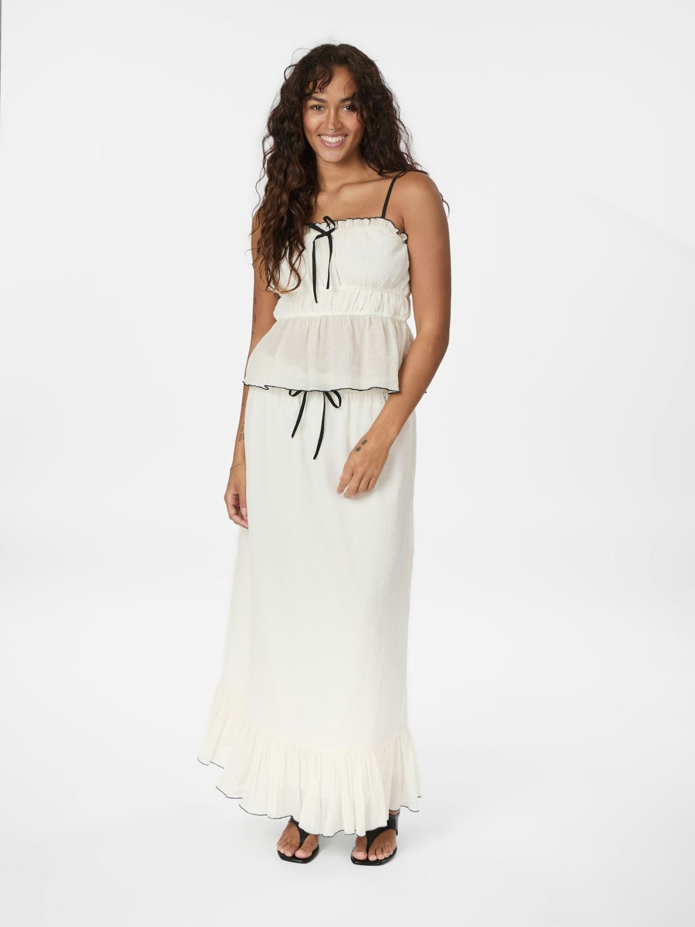 Emberly Crepe Top - Overdeler