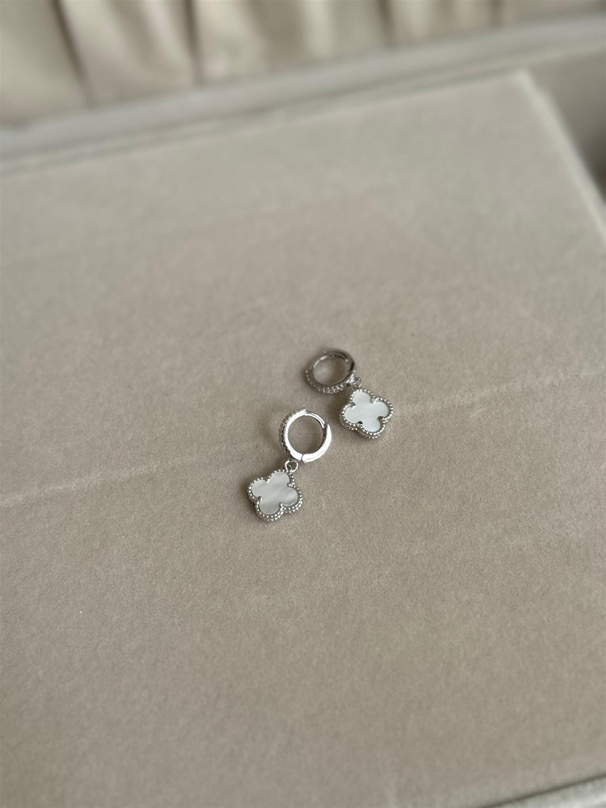 Haily Four Leaf Earring White