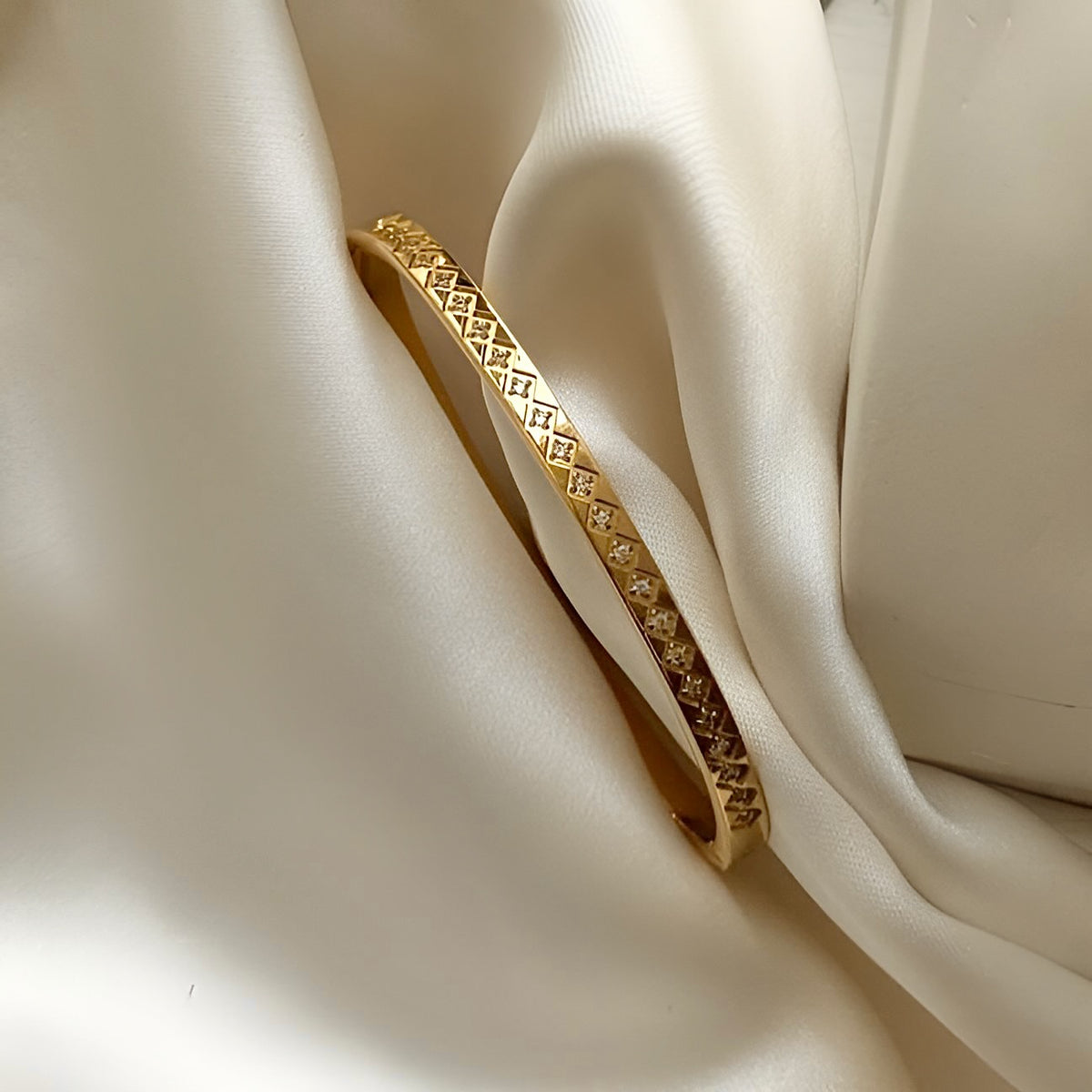 Sammi Bangle Bracelet Gold