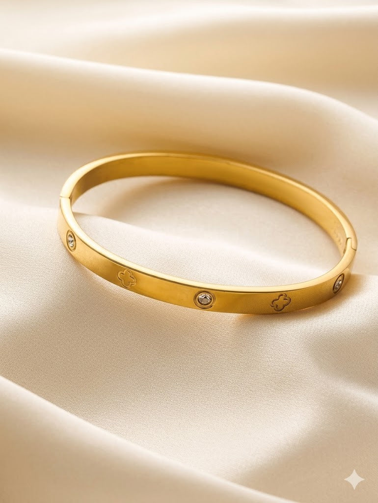Four leaf Bangle Bracelet