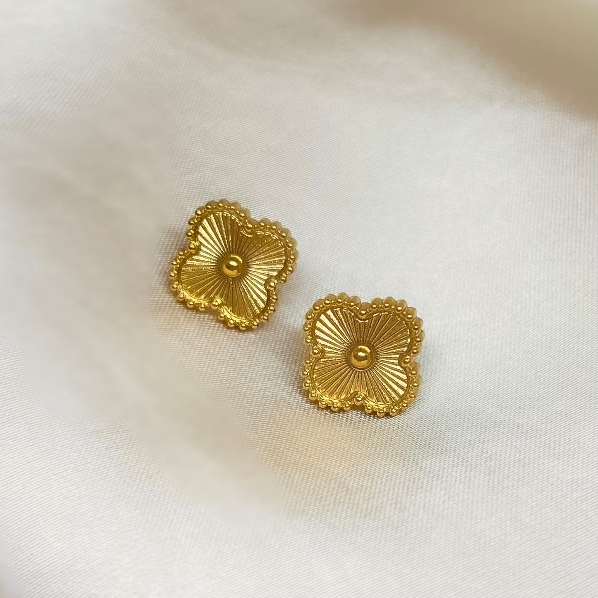 Gabby Clover Earring
