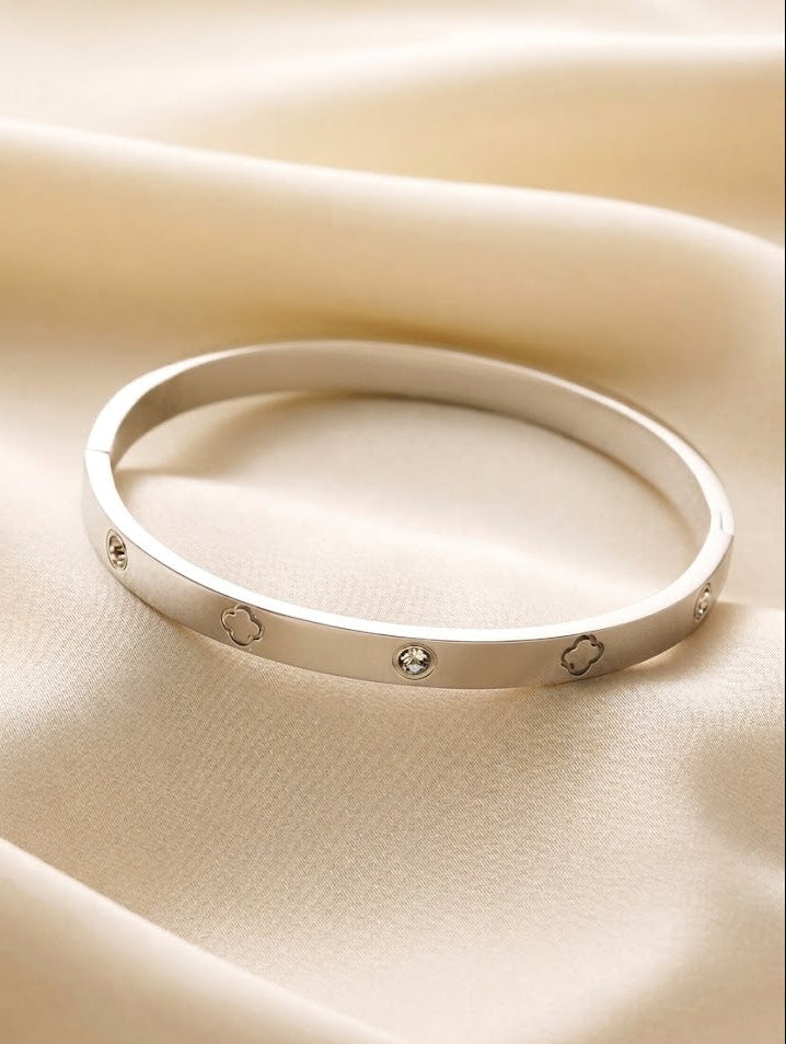 Four leaf Bangle Bracelet