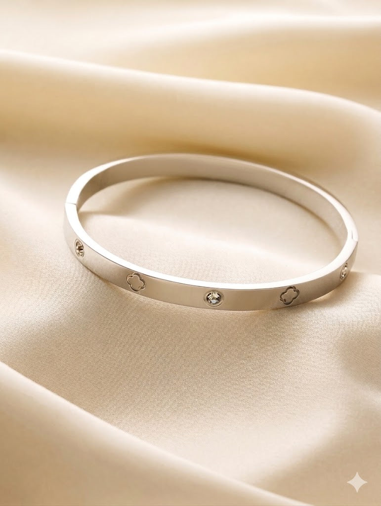 Four leaf Bangle Bracelet