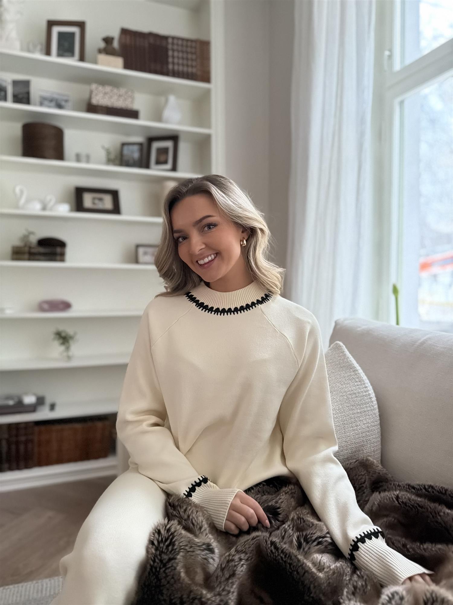 Yasatheno LS Knit Pullover