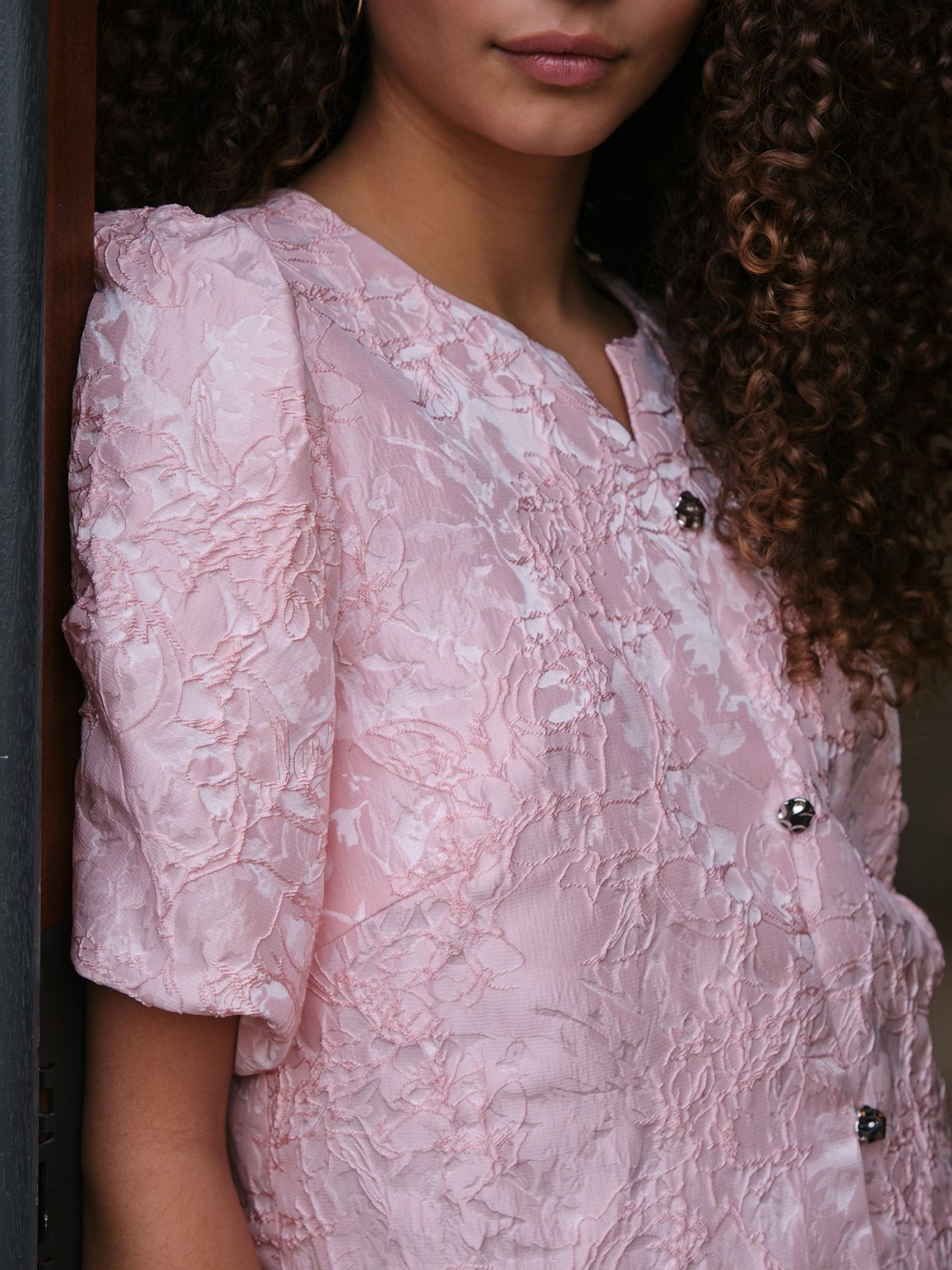 Aisa Soft Brocade Blouse - Overdeler