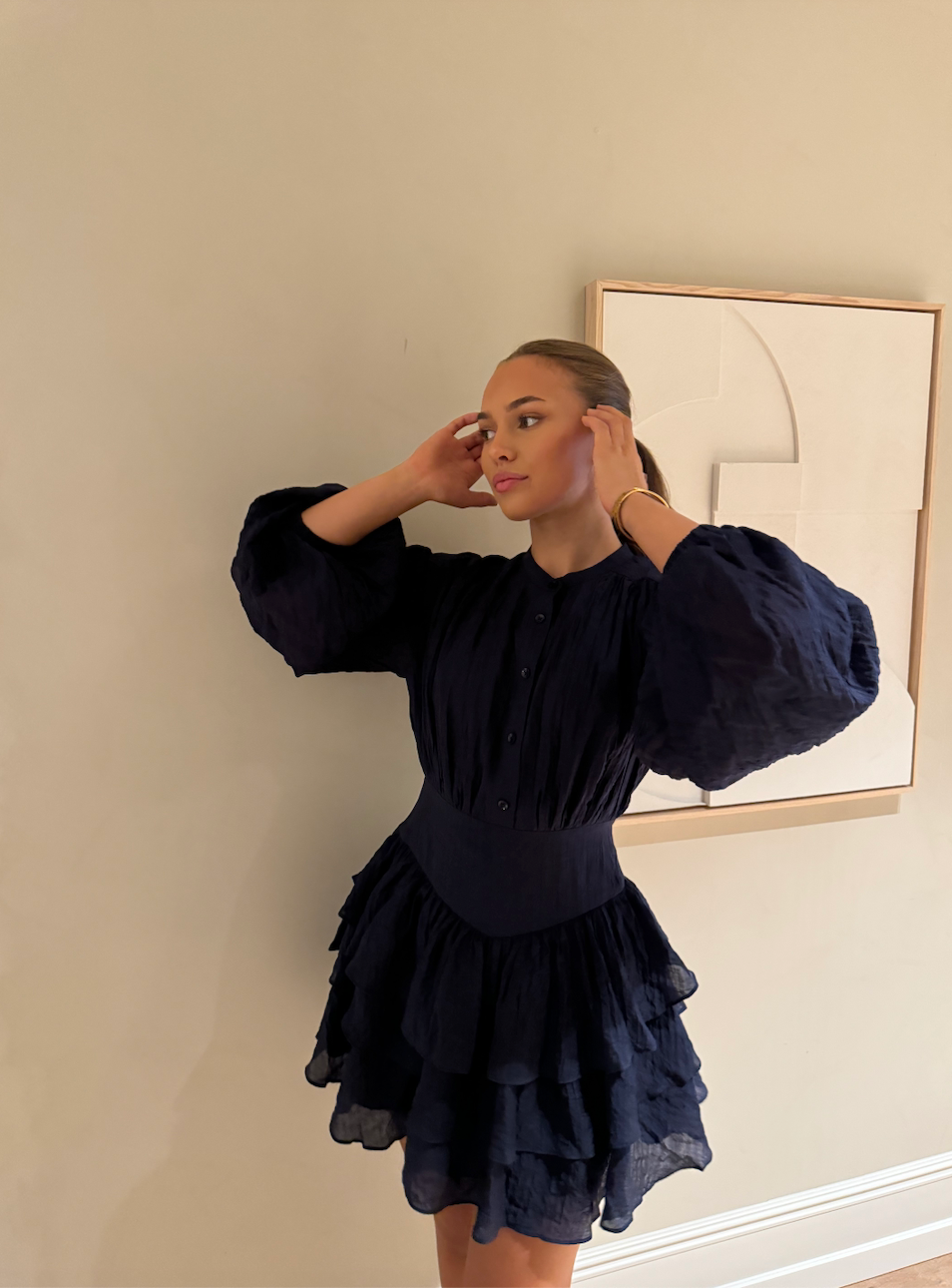 Alaya Mini Ruffle Dress Navy - Kjoler