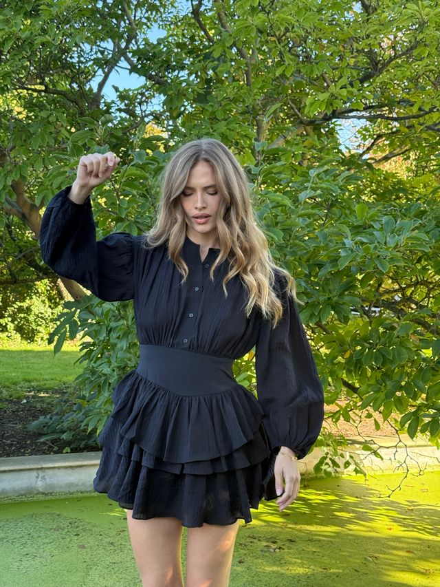 Alaya Mini Ruffle Dress - Onyx - Kjoler