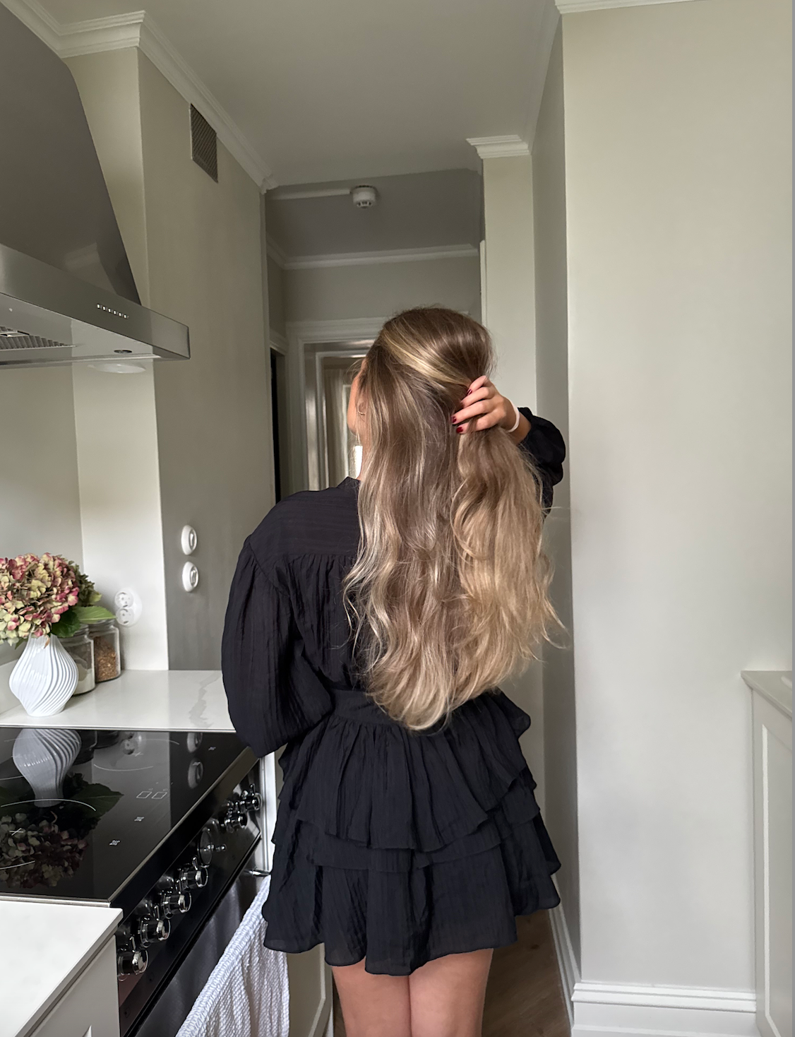 Alaya Mini Ruffle Dress - Onyx - Kjoler