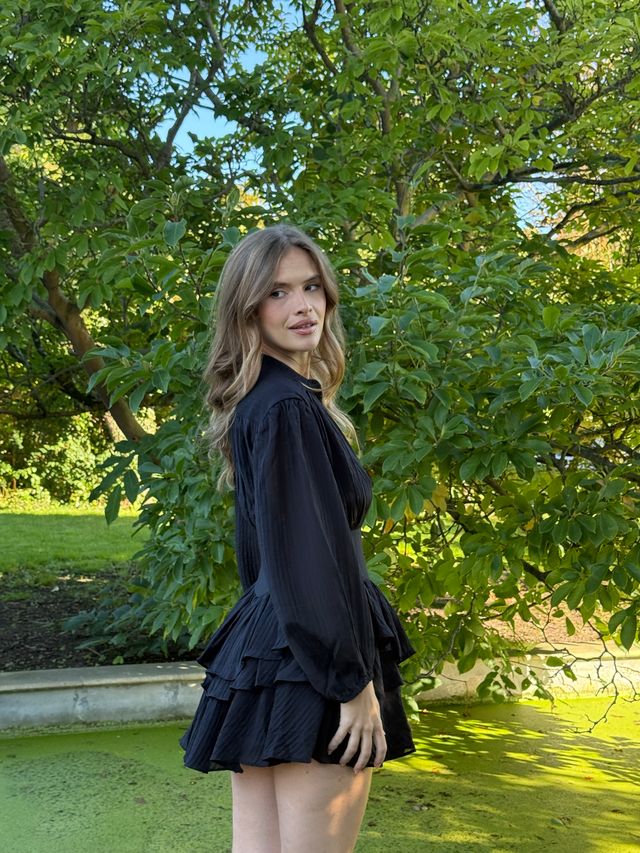 Alaya Mini Ruffle Dress - Onyx - Kjoler