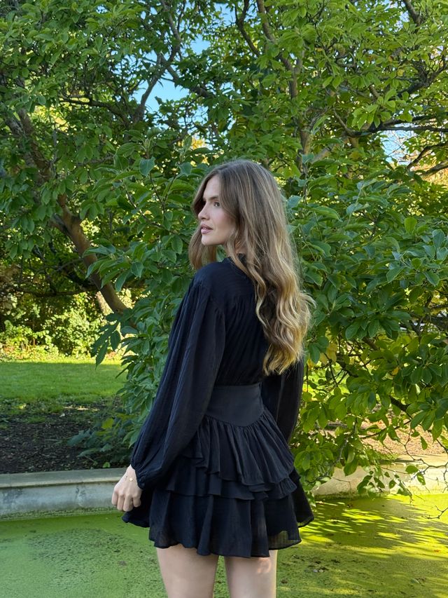 Alaya Mini Ruffle Dress - Onyx - Kjoler