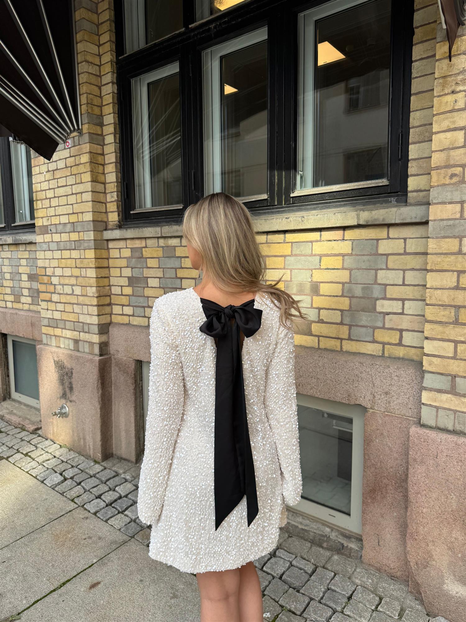 Cayla Esme Mini Dress - Cream Treasure - Kjoler