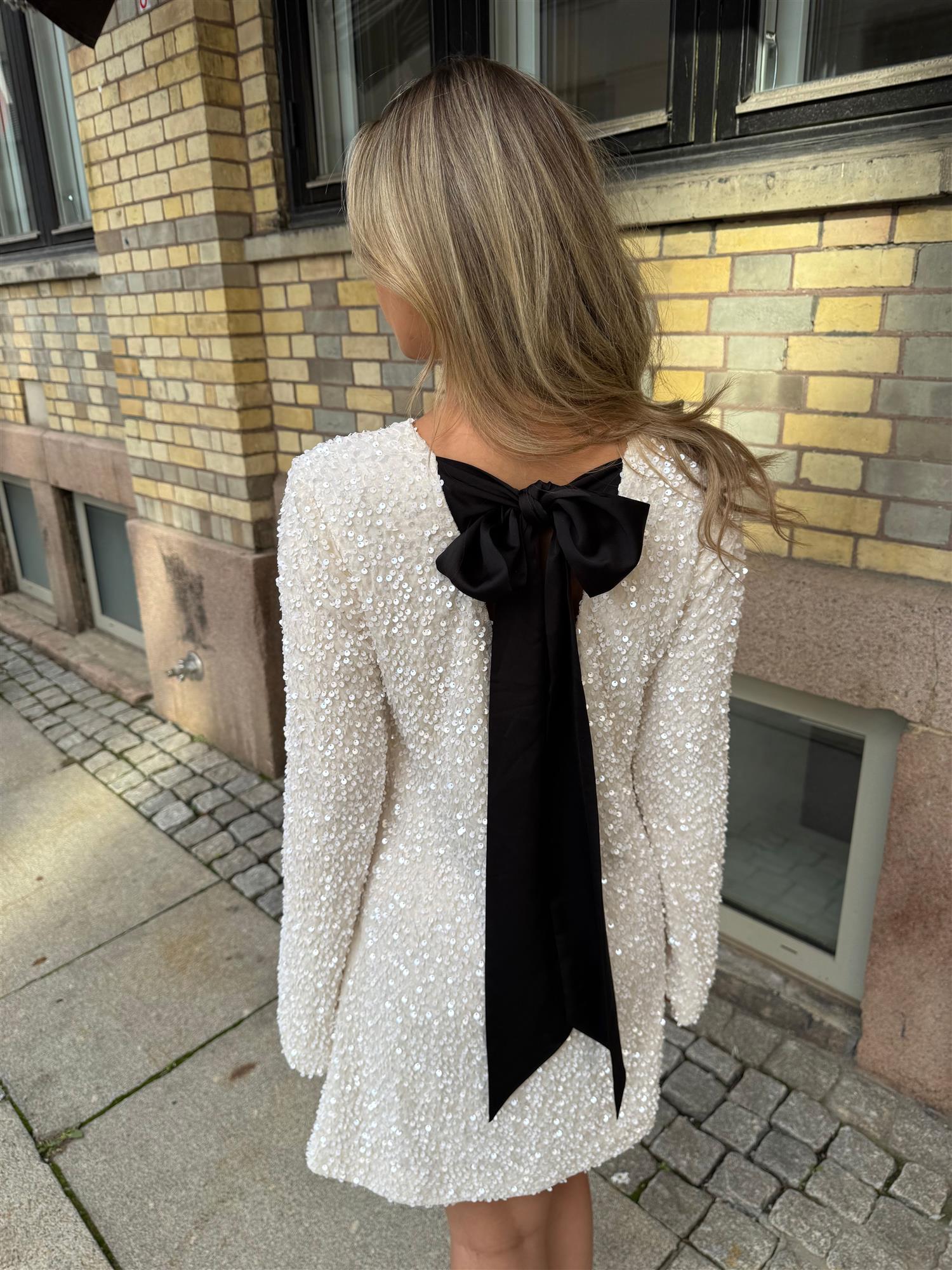 Cayla Esme Mini Dress - Cream Treasure - Kjoler