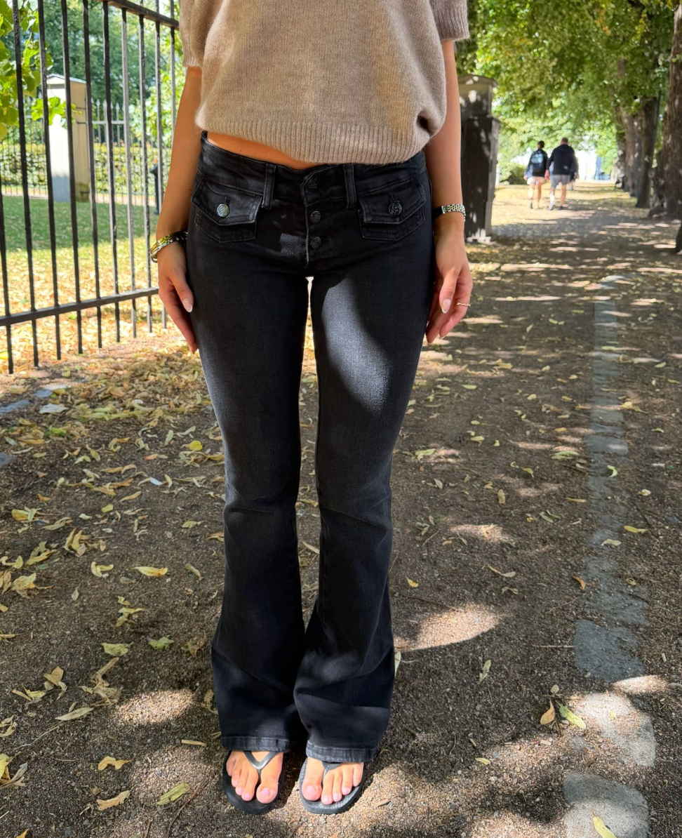 Yoko22 - Caspar Pitch Black