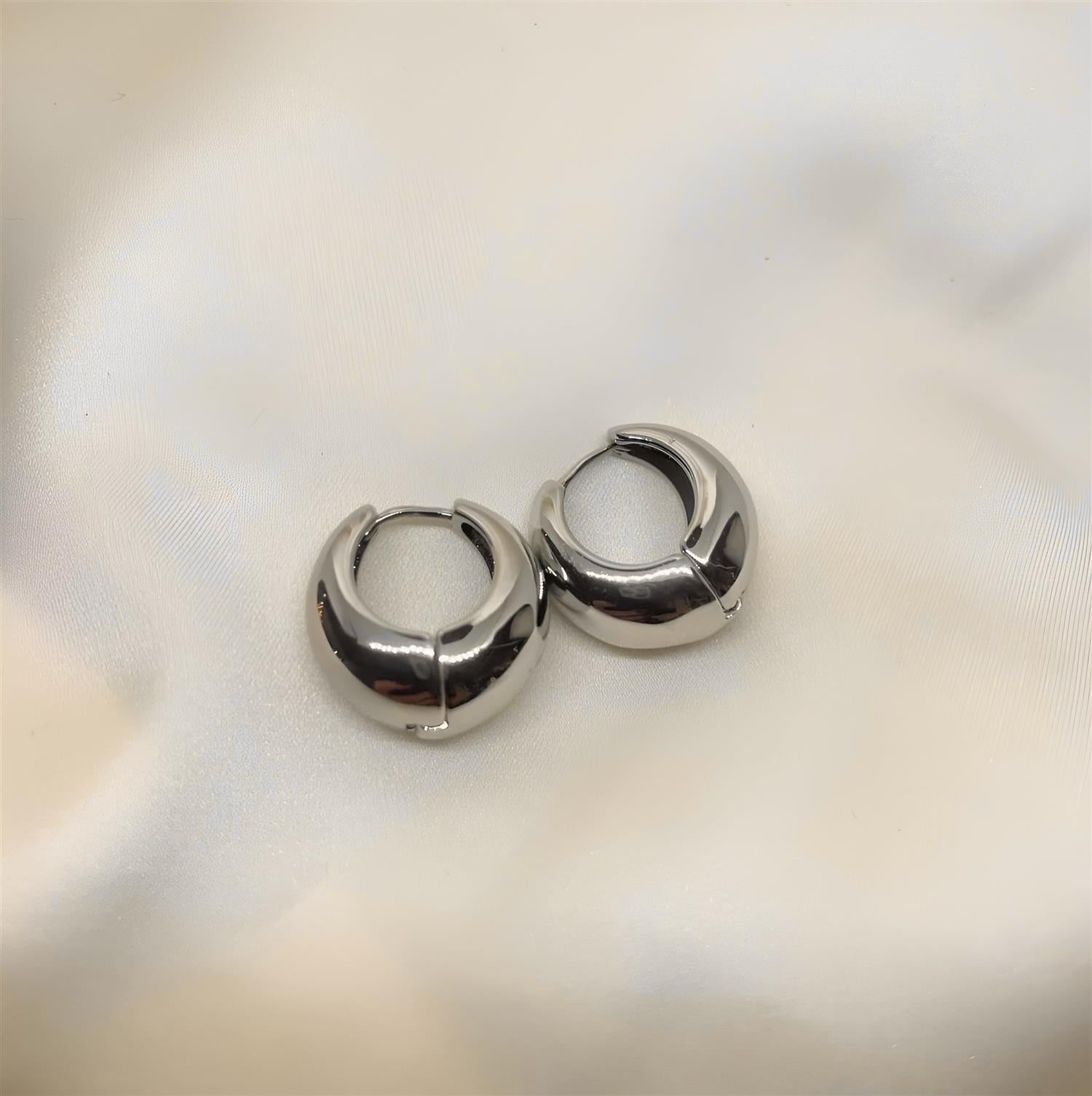 Demi Hoop Earring Silver Tilbehør
