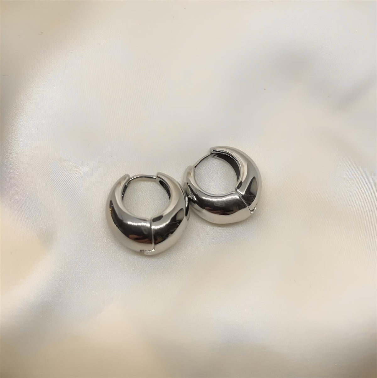 Demi Hoop Earring Silver - Tilbehør