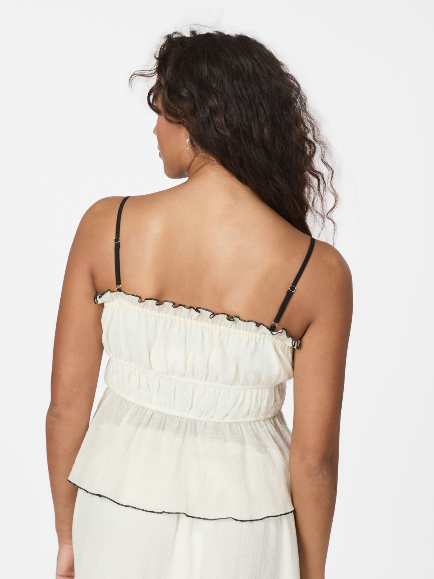 Emberly Crepe Top - Overdeler