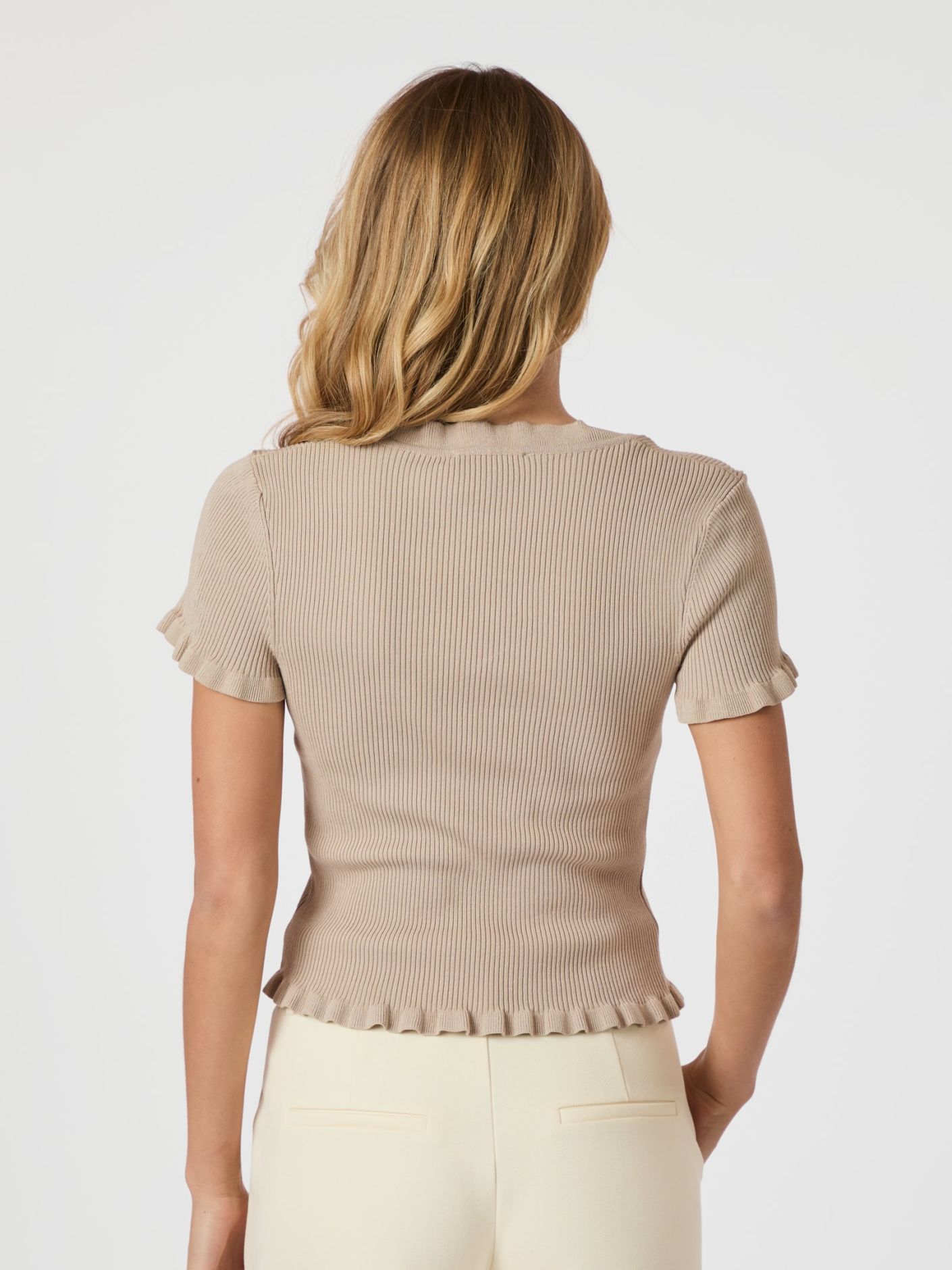 Esla Frill Knit Tee - Overdeler