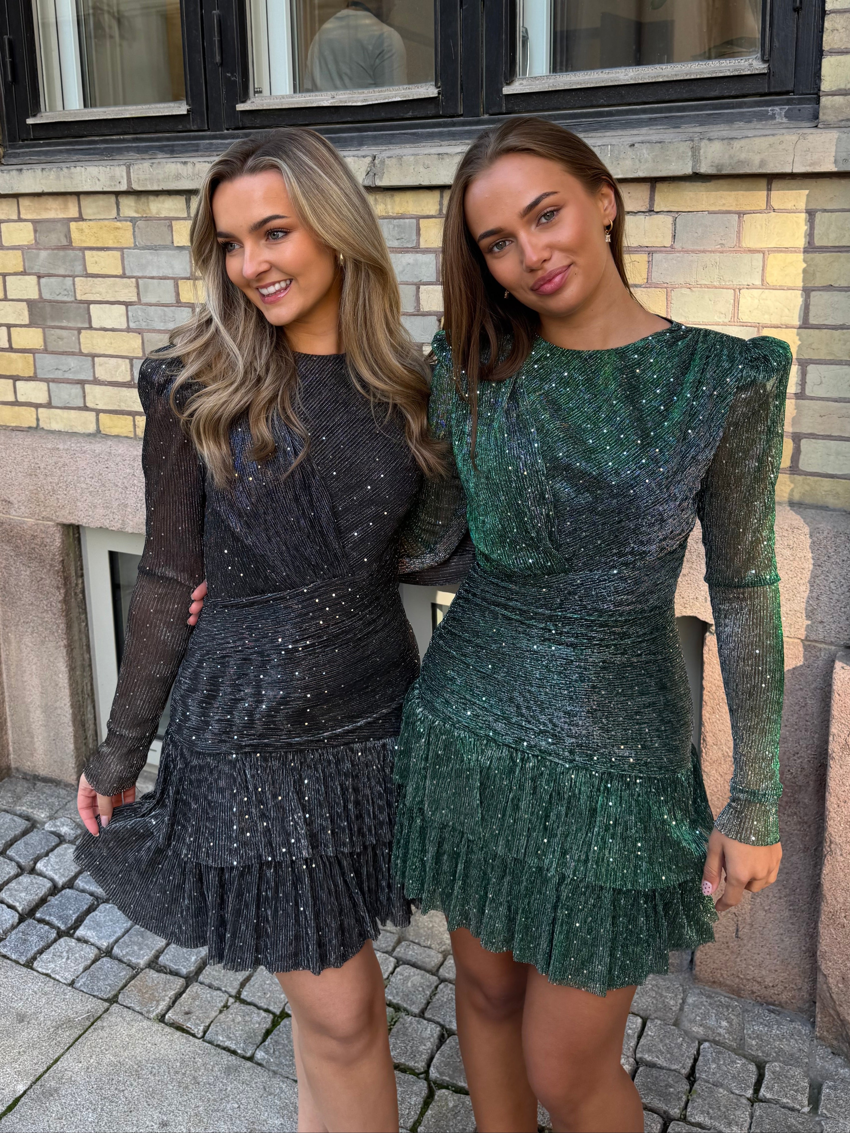 Giselle Mini Dress - Glittering Silvery - Kjoler