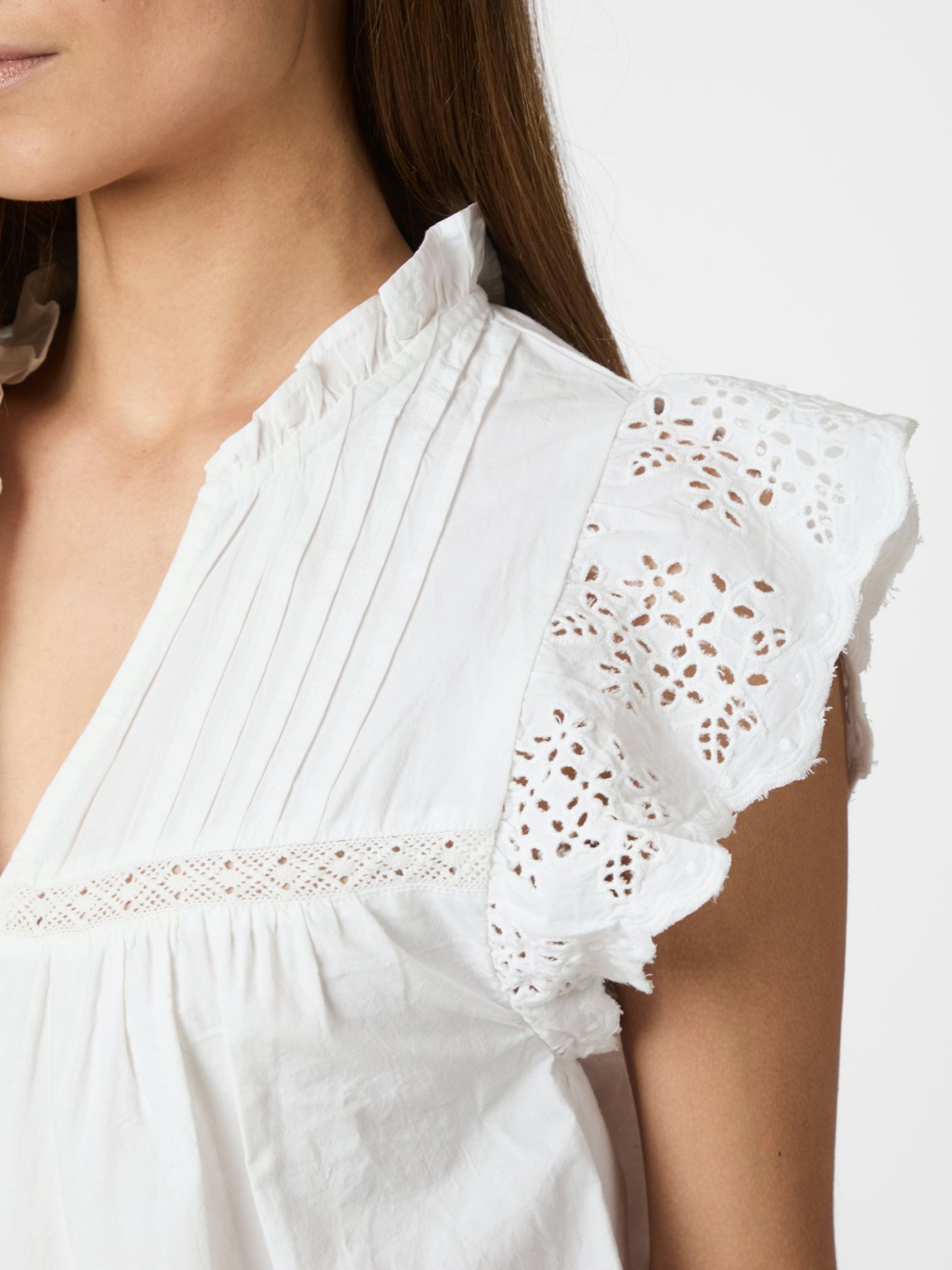 Kyoti Embroidery Top Overdeler