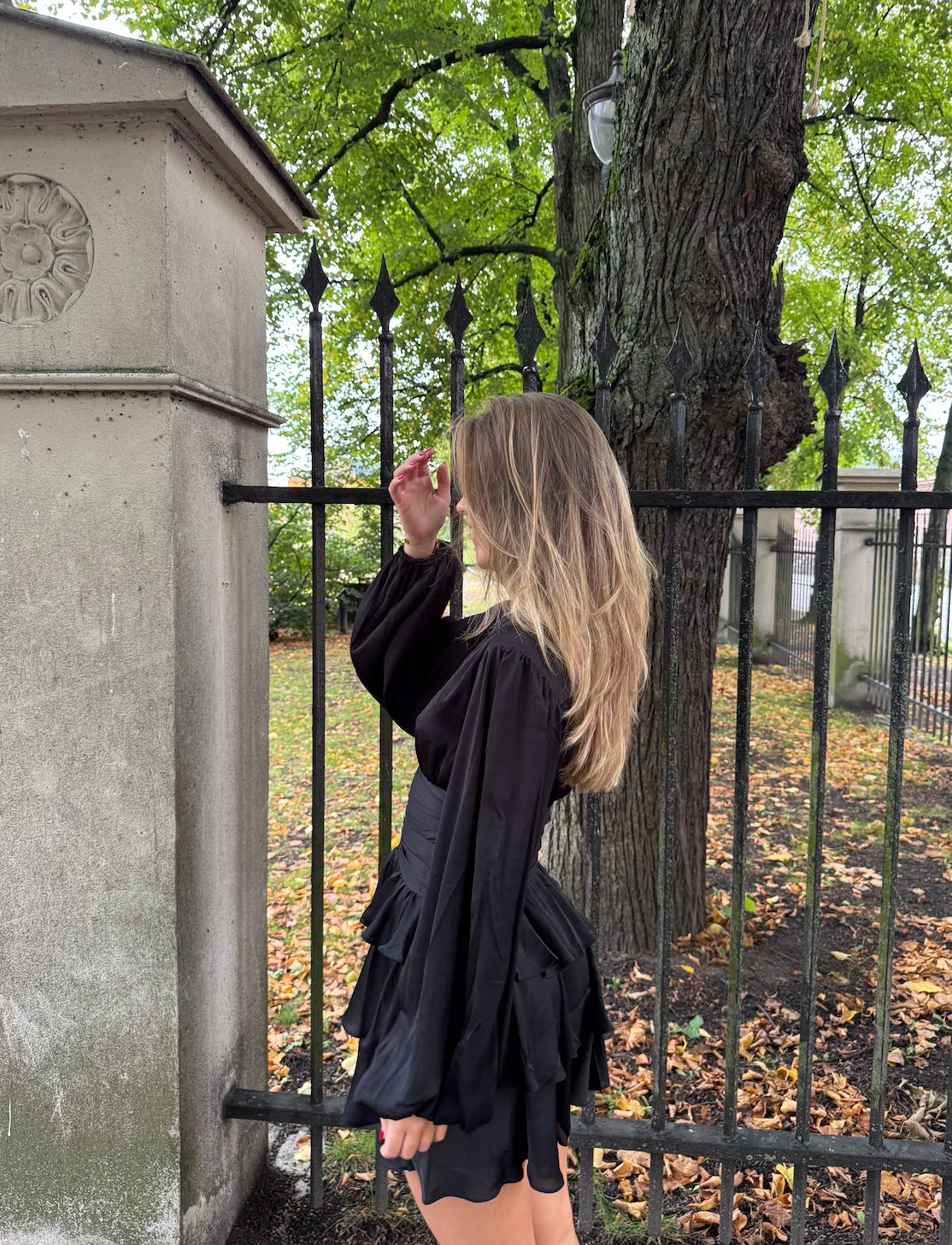 Nadine Belted Ruffle Dress Black - Kjoler