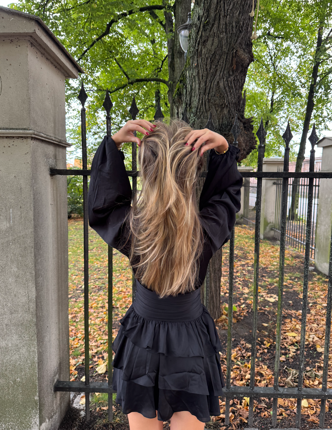 Nadine Belted Ruffle Dress Black - Kjoler