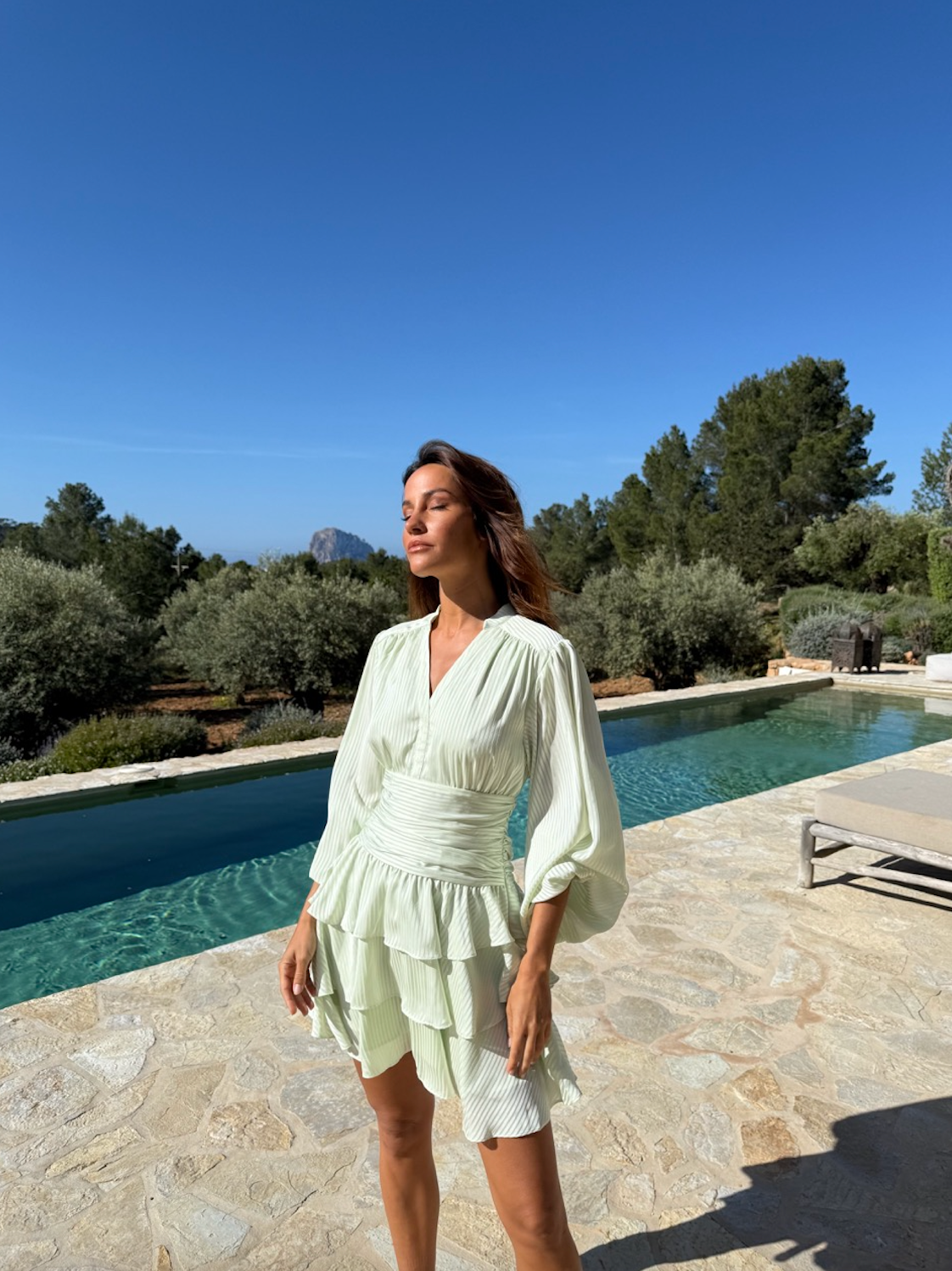 Nadine Belted Ruffle Dress - Minted Sage - Kjoler