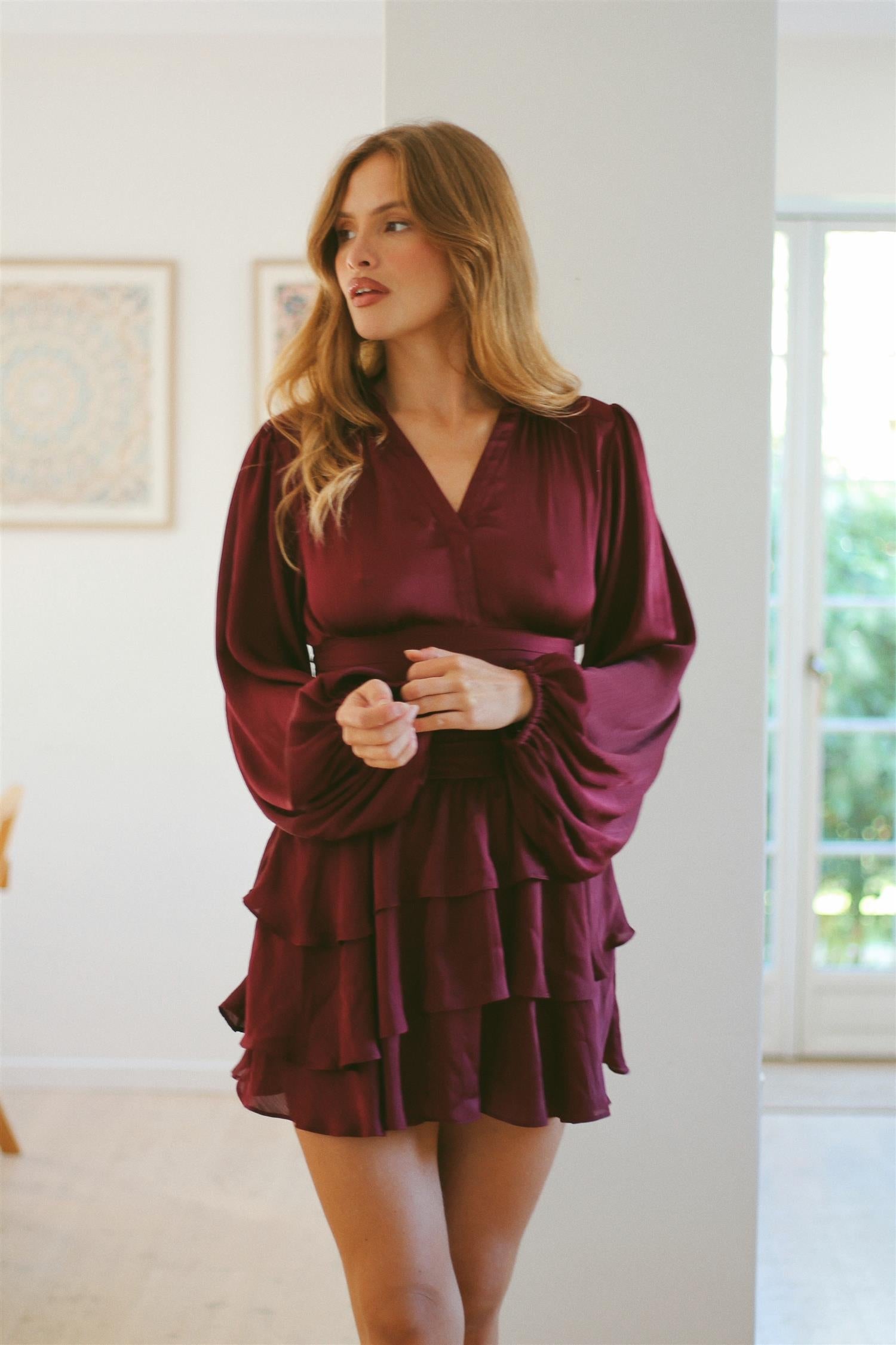Nadine Belted Ruffle Dress - Mulberry - Kjoler
