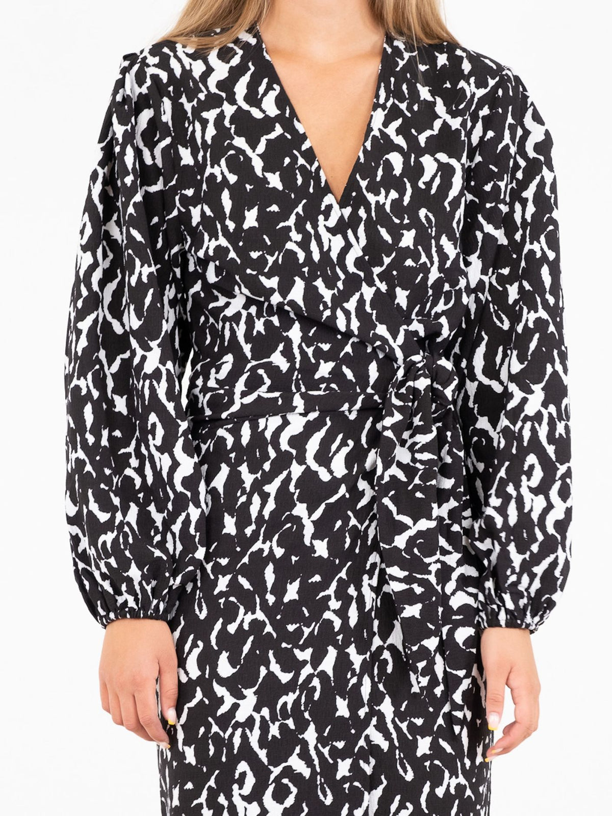 Onasis Graphic Wrap Dress - Kjoler