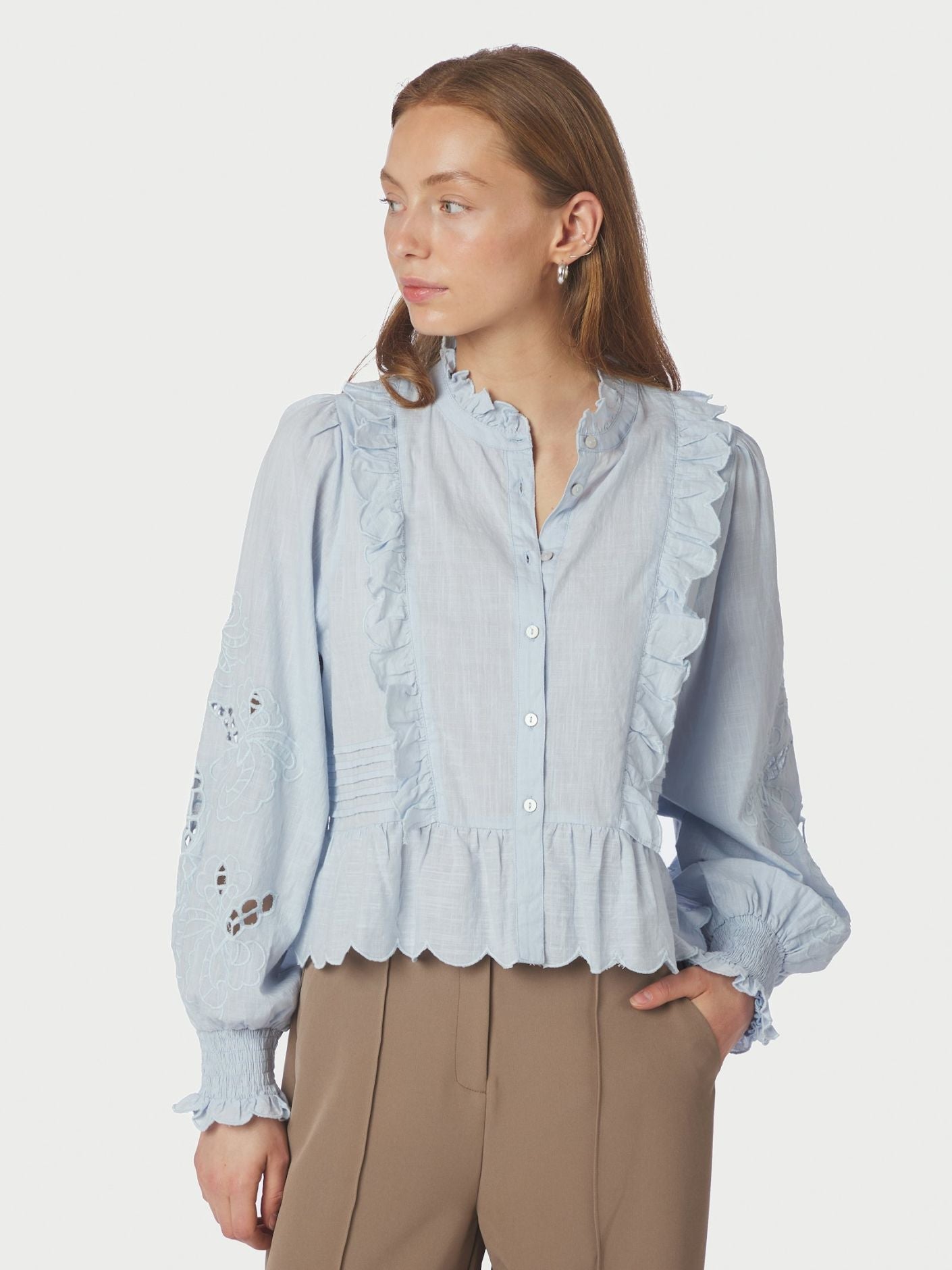 Petrine Embroidery Blouse - Overdeler