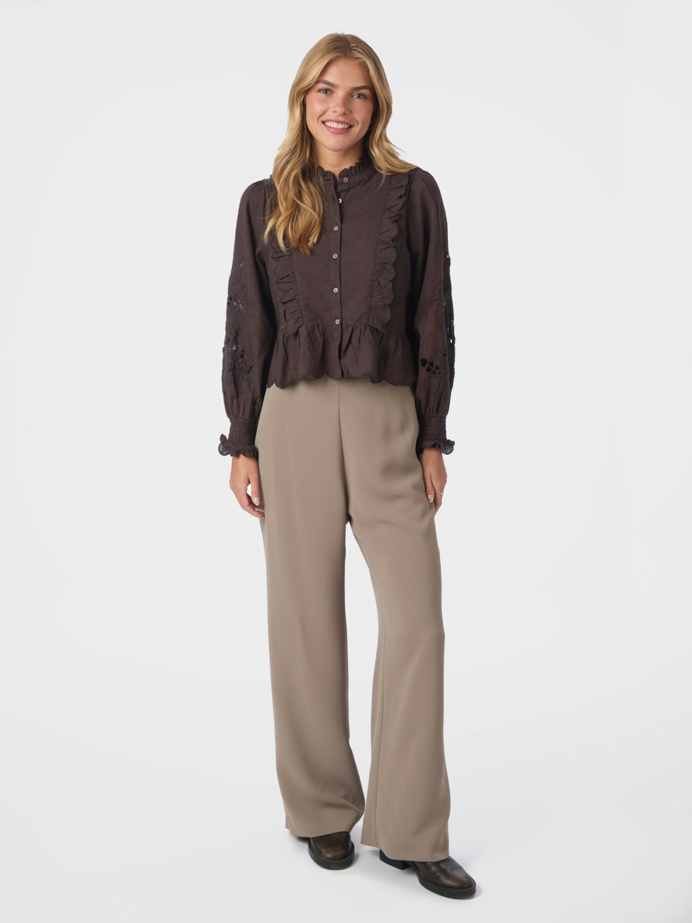 Petrine Embroidery Blouse - Overdeler