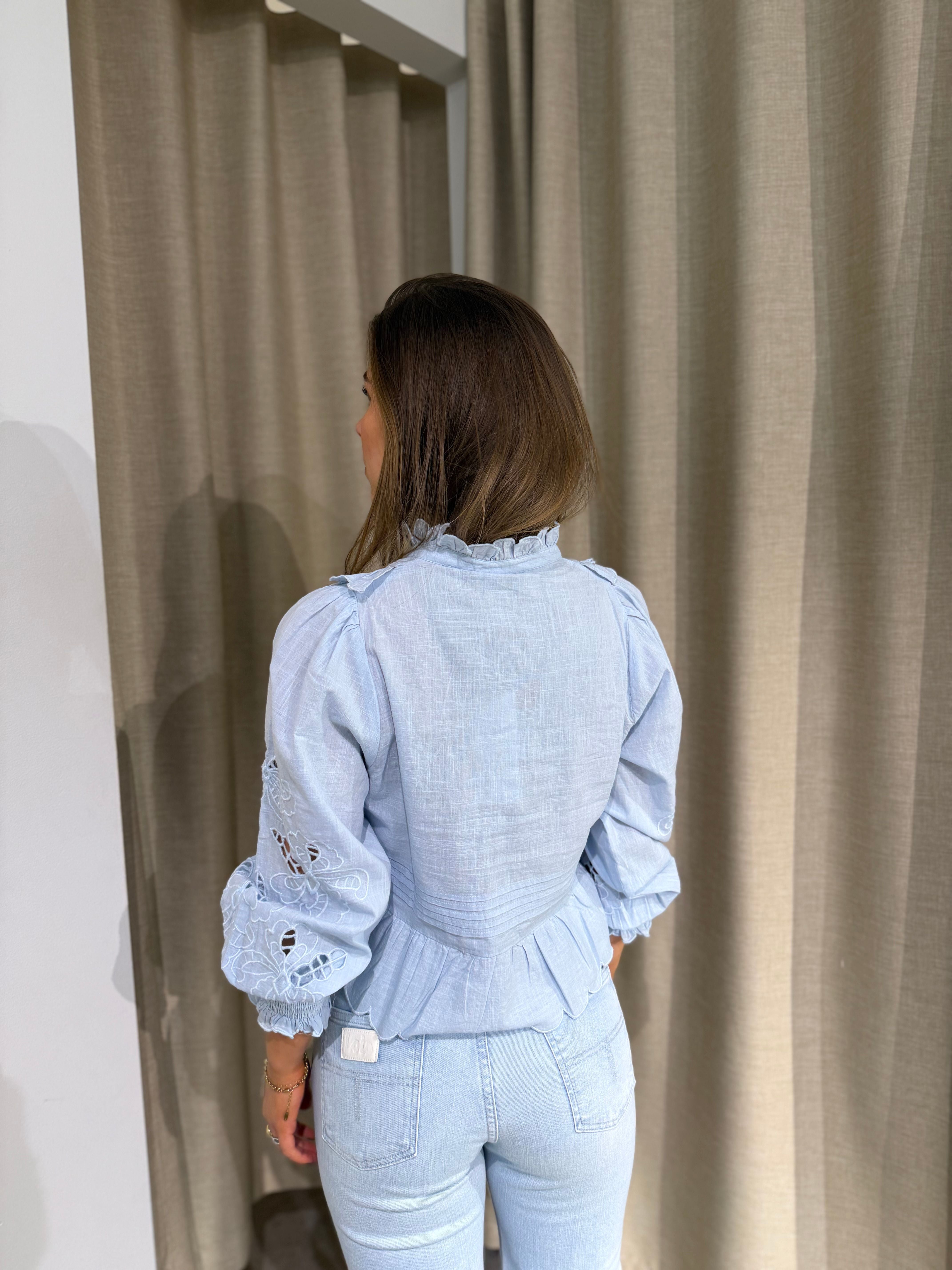 Petrine Embroidery Blouse - Overdeler