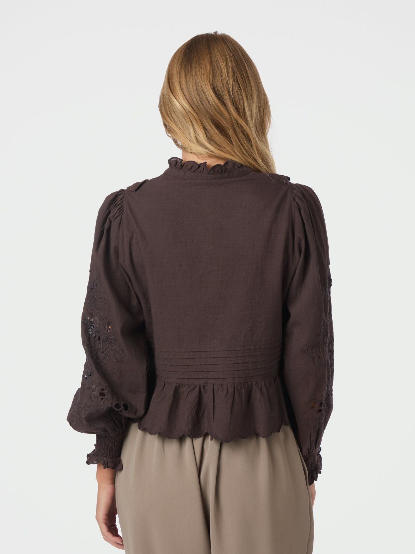 Petrine Embroidery Blouse - Overdeler