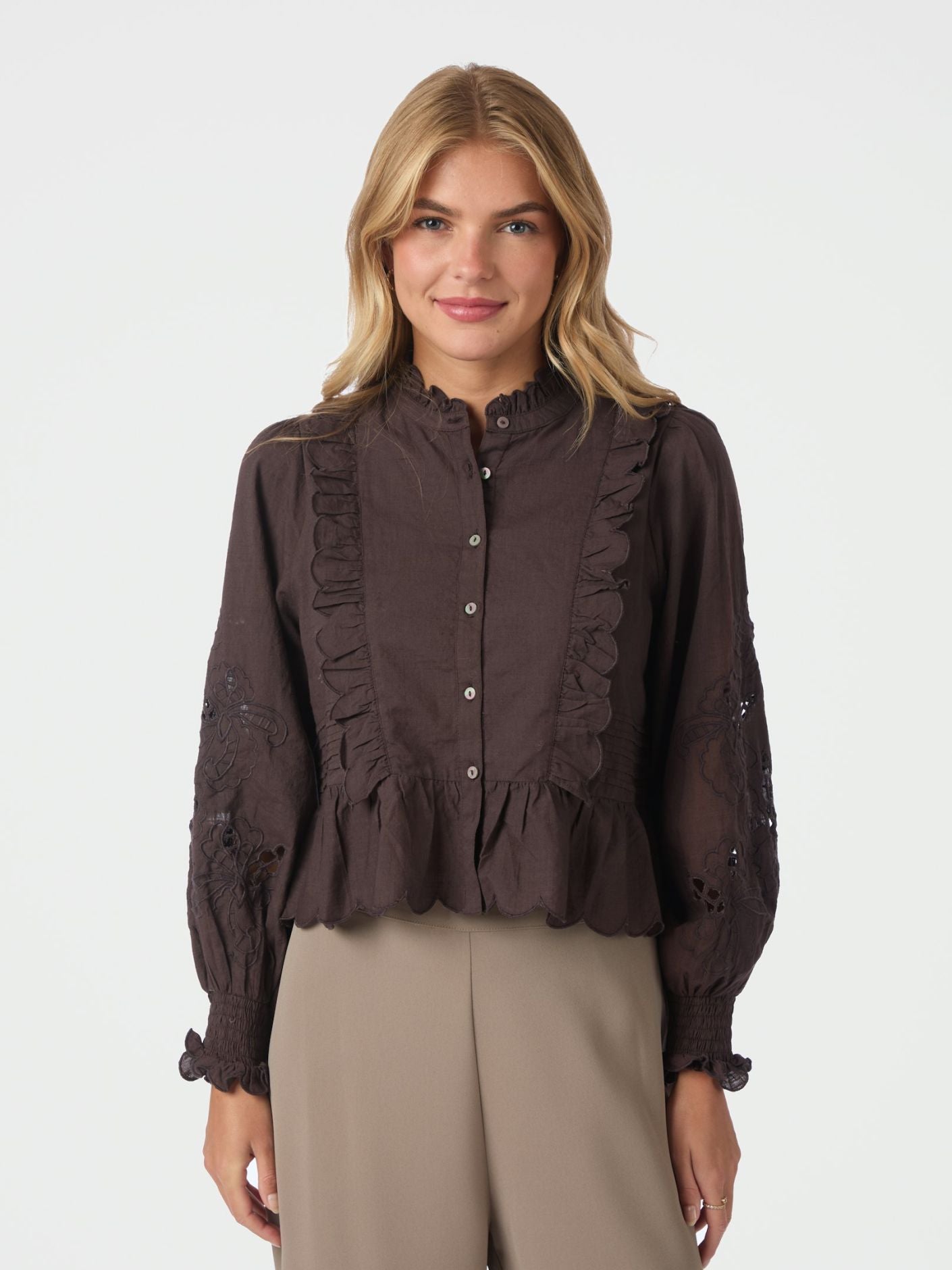 Petrine Embroidery Blouse - Overdeler