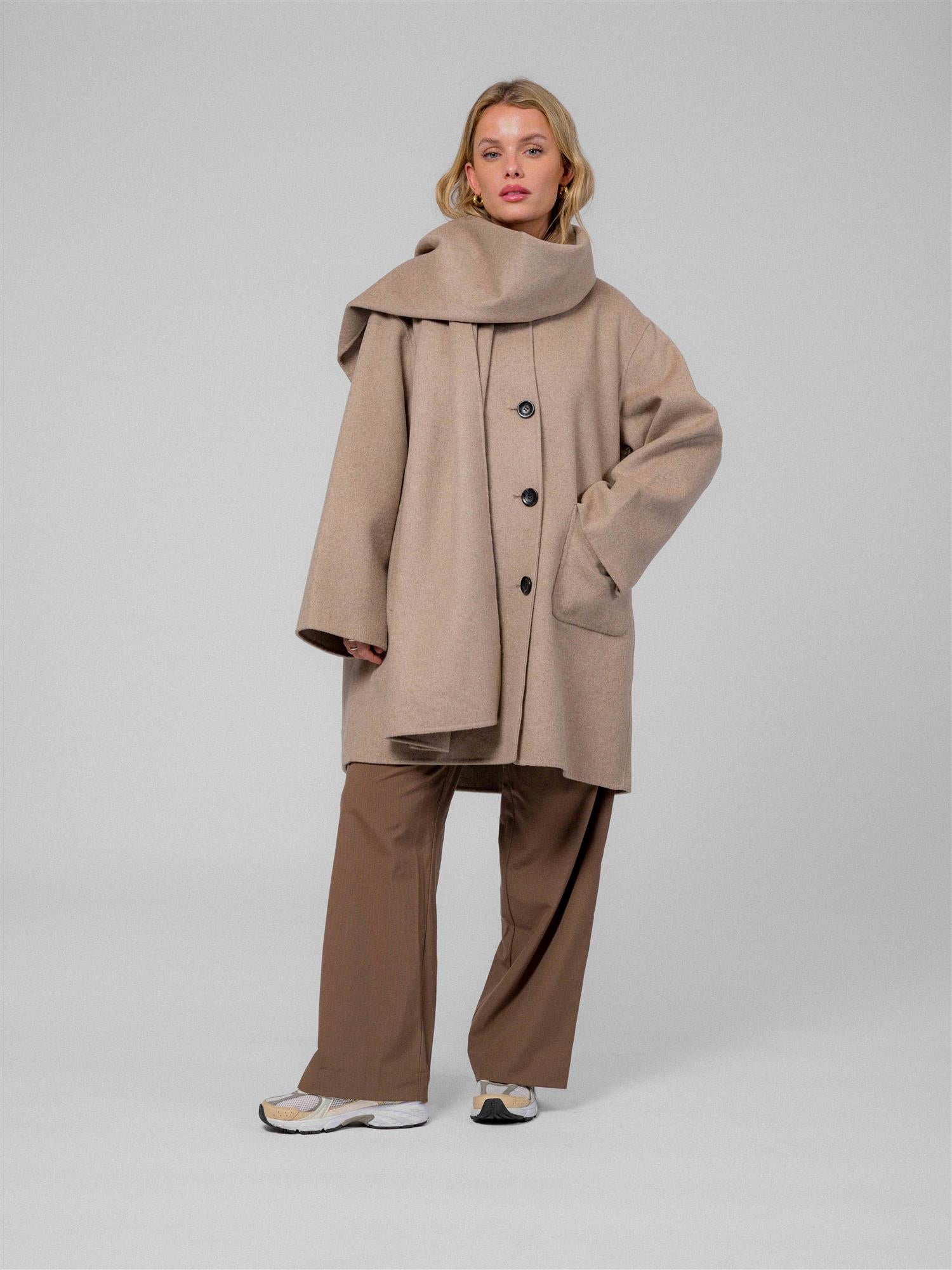 Sandy Wool Coat With Scarf - Jakker