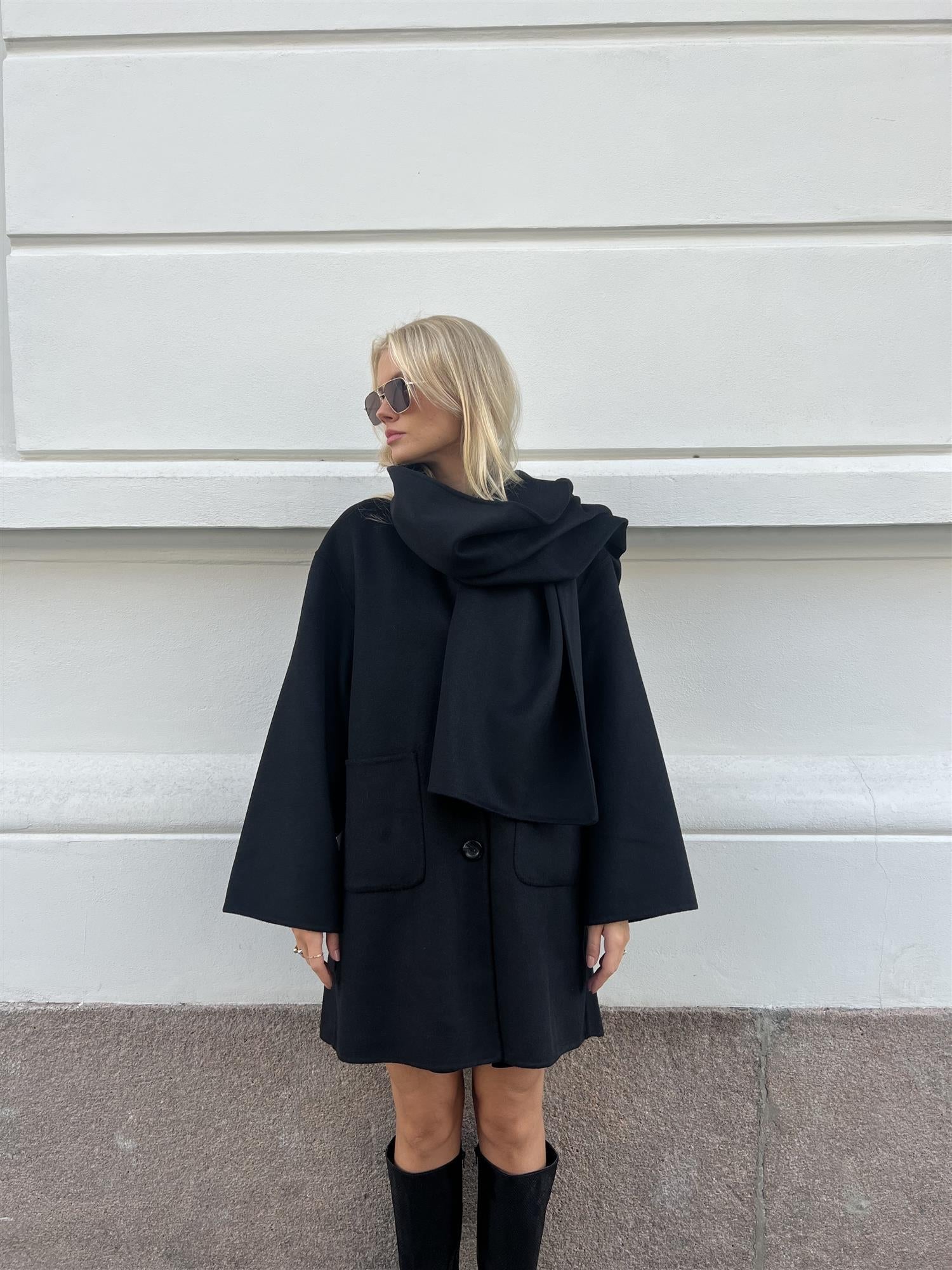 Sandy Wool Coat With Scarf Jakker