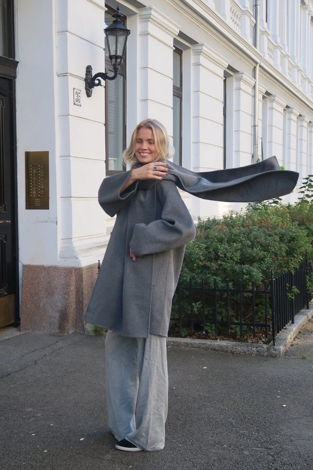 Sandy Wool Coat With Scarf Jakker