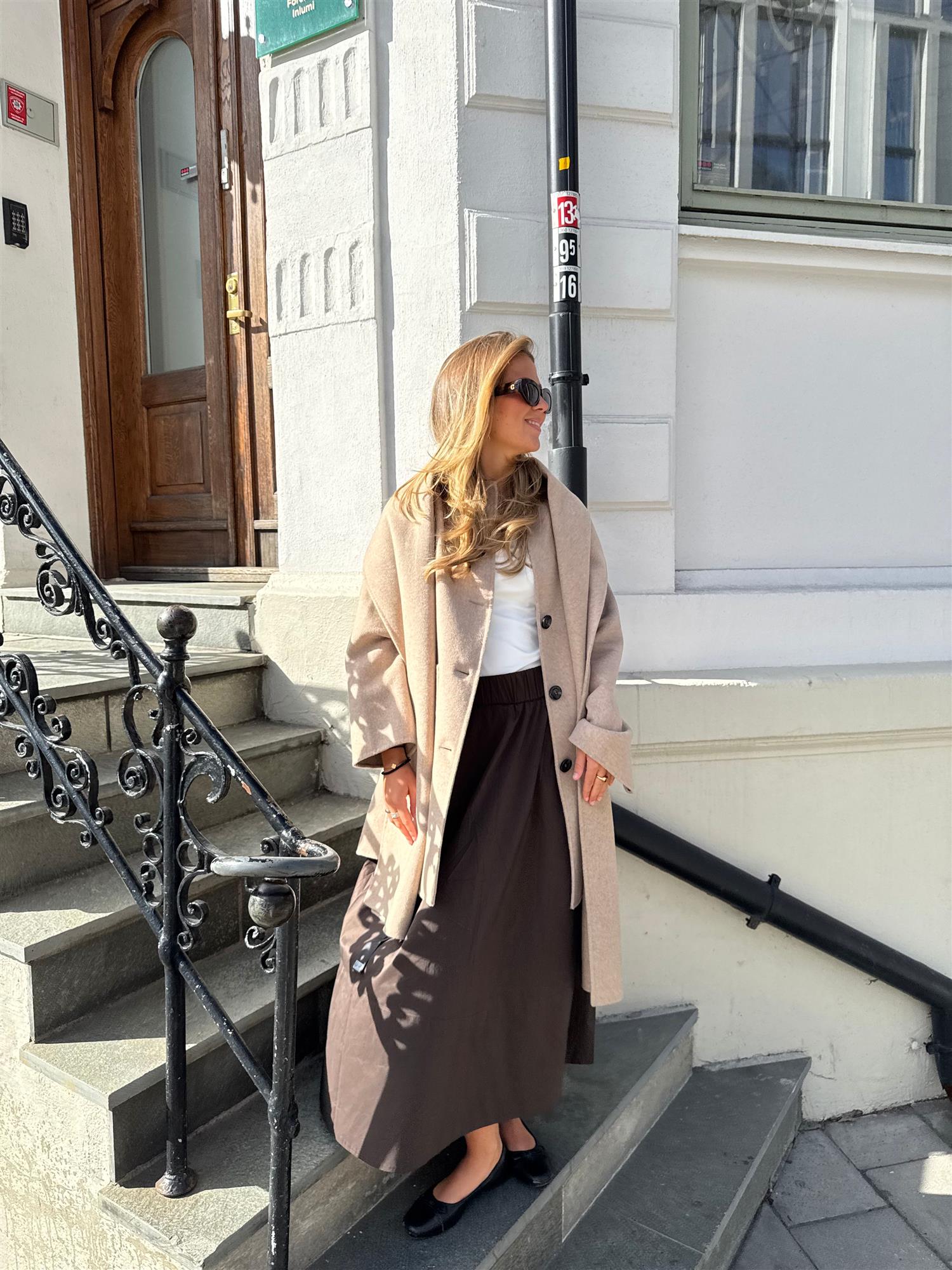 Sandy Wool Coat With Scarf Jakker