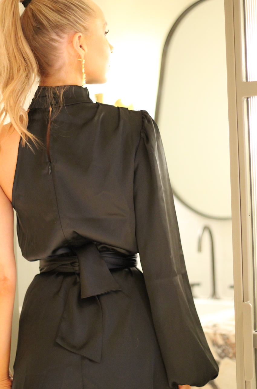 Vilje One Shoulder Mini Dress Kjoler